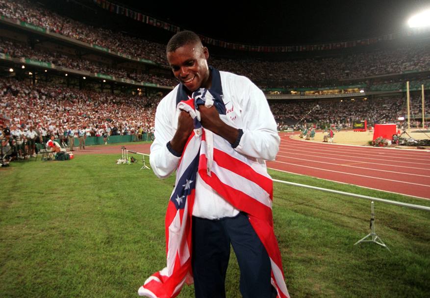 Carl Lewis vinse l&#39;ultimo dei suoi 9 ori olimpici nel lungo ai Giochi di Atlanta 1996: aveva 35 anni Ap